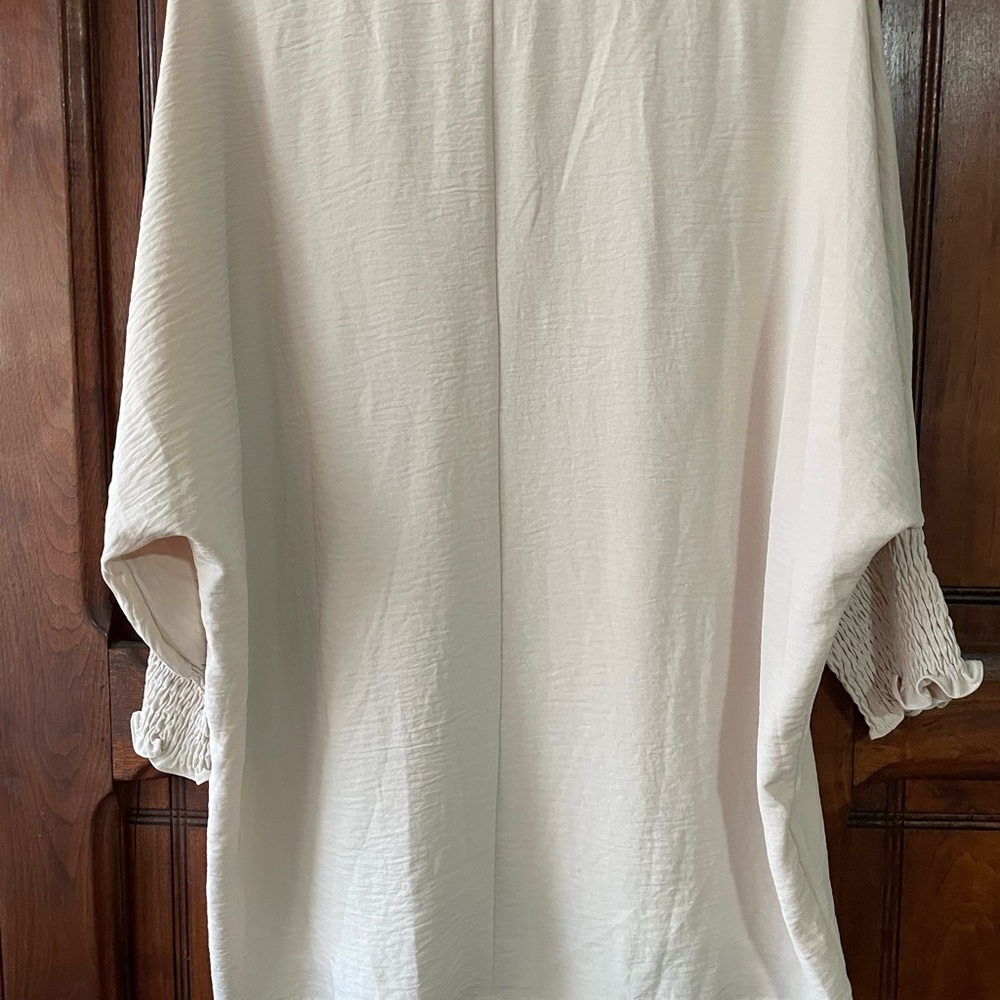 Women’s Cream Relaxed Sleeve Top